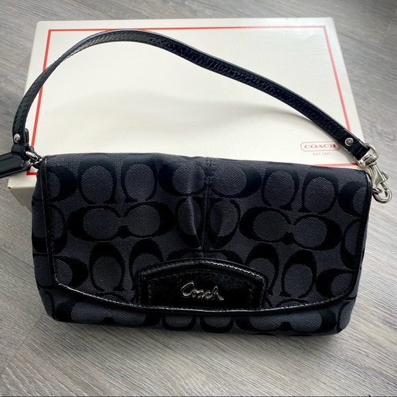 Coach Like New Signature Clutch - Picture 5 of 6